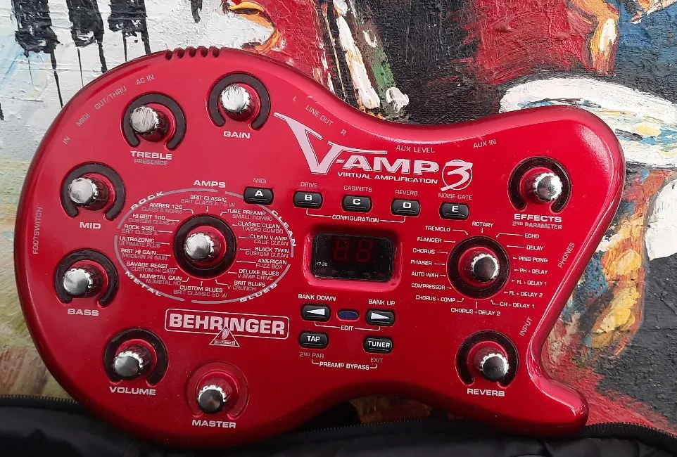 Behringer V-AMP3 Multi-Effects Guitar Pedal - Amp Modeling & Effects Processor Image 1