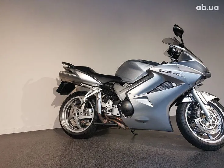 Honda VFR Image 5